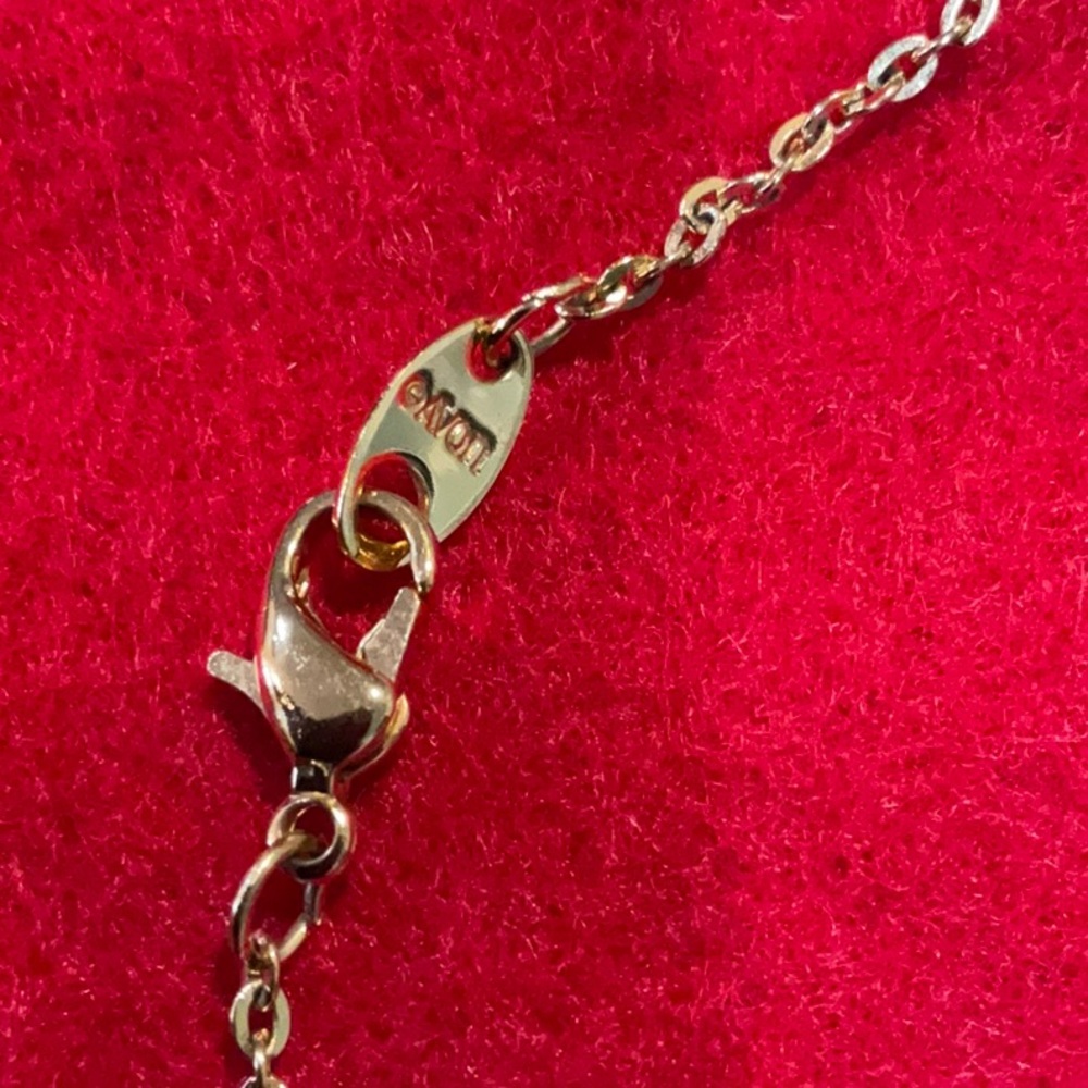 Vintage Avon necklace with initial “L” - Picture 3 of 5